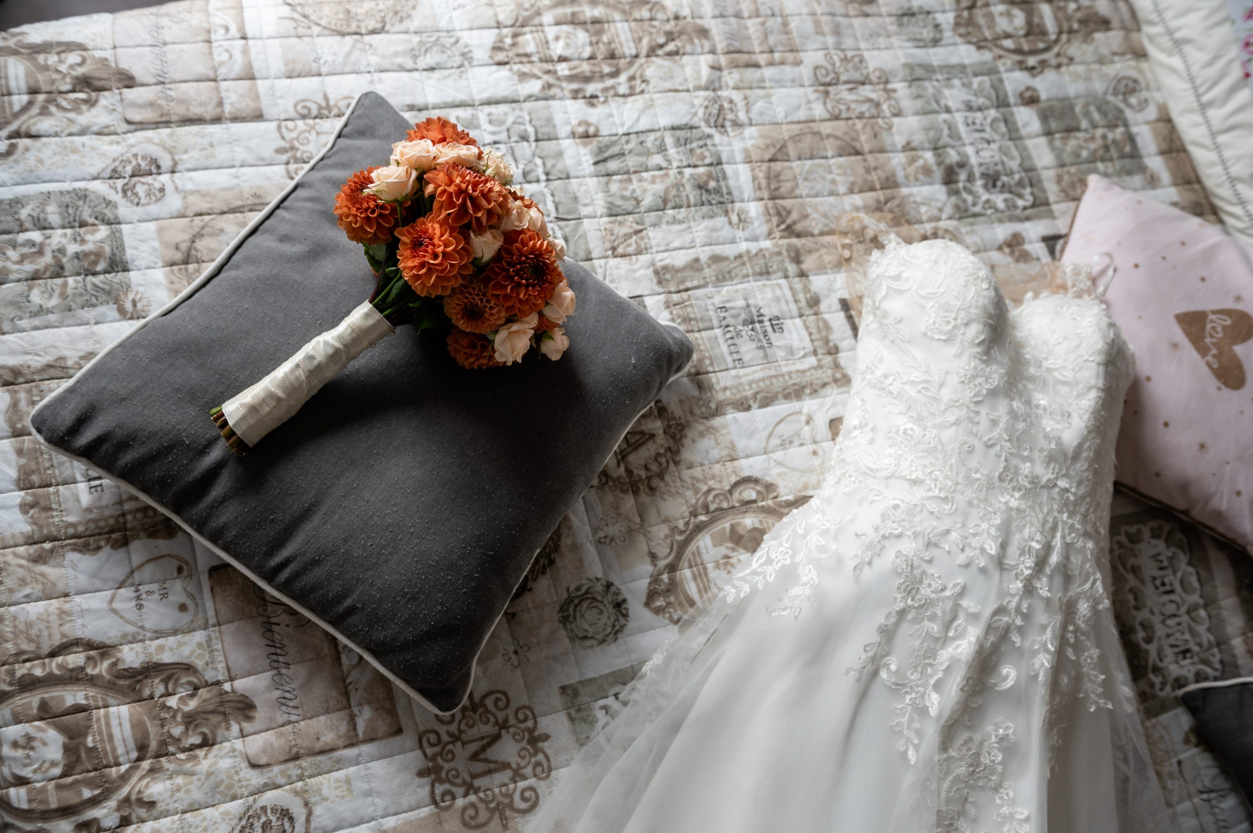 Momento intimo della sposa prima del matrimonio a Milano