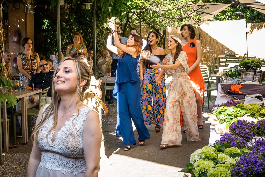Lancio bouquet sposa, fotografato da Stefano Pedrelli