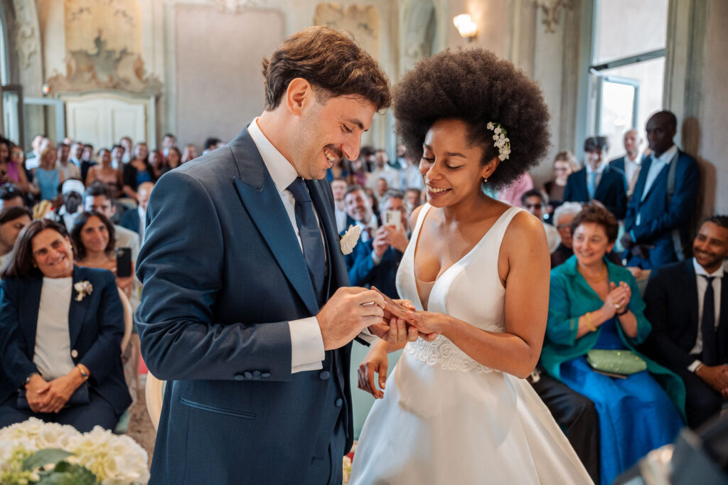 Sposi si scambiano gli anelli a Palazzo Reale, fotografati da Stefano Pedrelli
