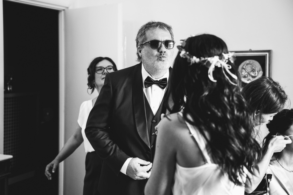 Sposa con il padre prima del matrimonio, fotografata da Stefano Pedrelli